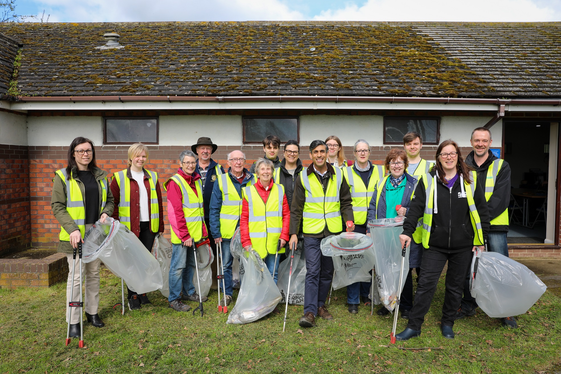 Rishi joins litter-picking heroes for anniversary celebration | Rishi Sunak