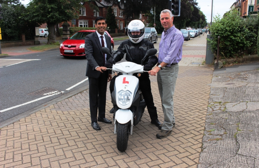 Rishi Sunak, left with service user Georgina McLoughlin and scheme co-ordinator Andy Reddick