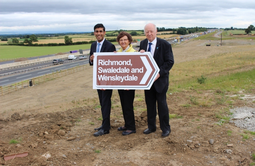 Rishi Sunak, Cllrs Yvonne Peacock and Carl Les