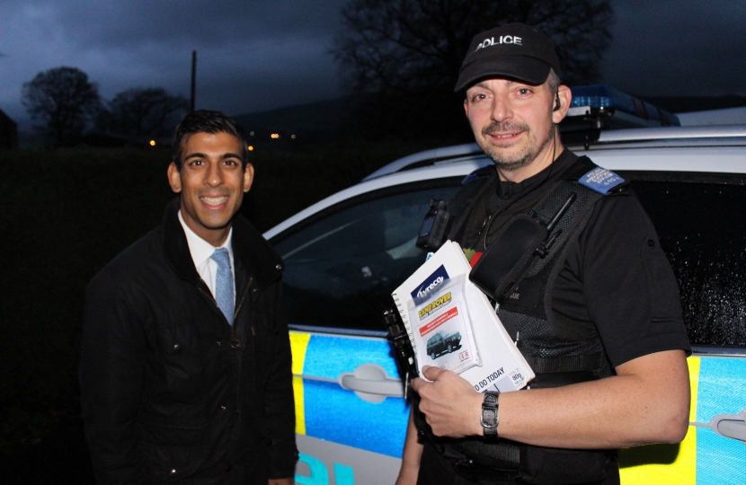 Rishi Sunak with PCSO Bryan Tongue