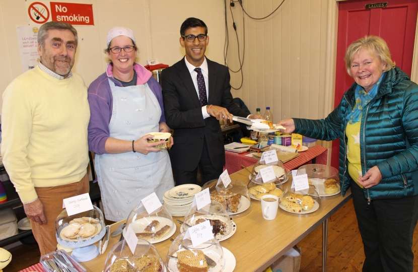 Rishi Sunak at East Cowton pop-up cafe