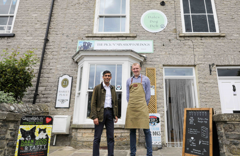 Rishi Sunak and Steve Benson of the Dales Dog Deli